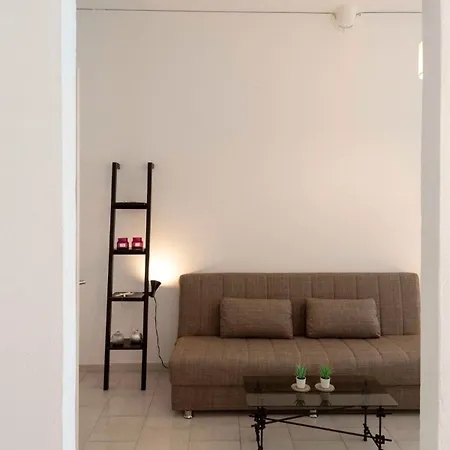 Parikia's Cute Pebble Apartment *